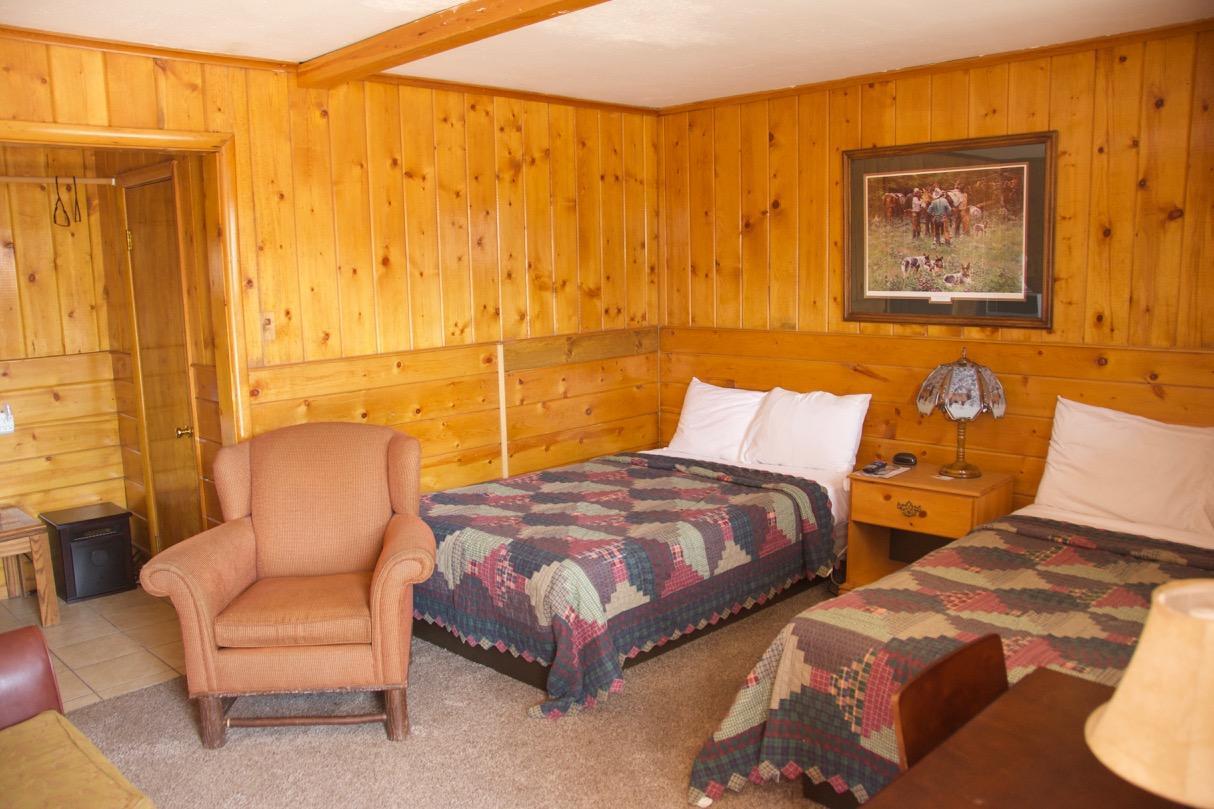 Yellowstone Holiday Motel Запад Йеллоустон Экстерьер фото