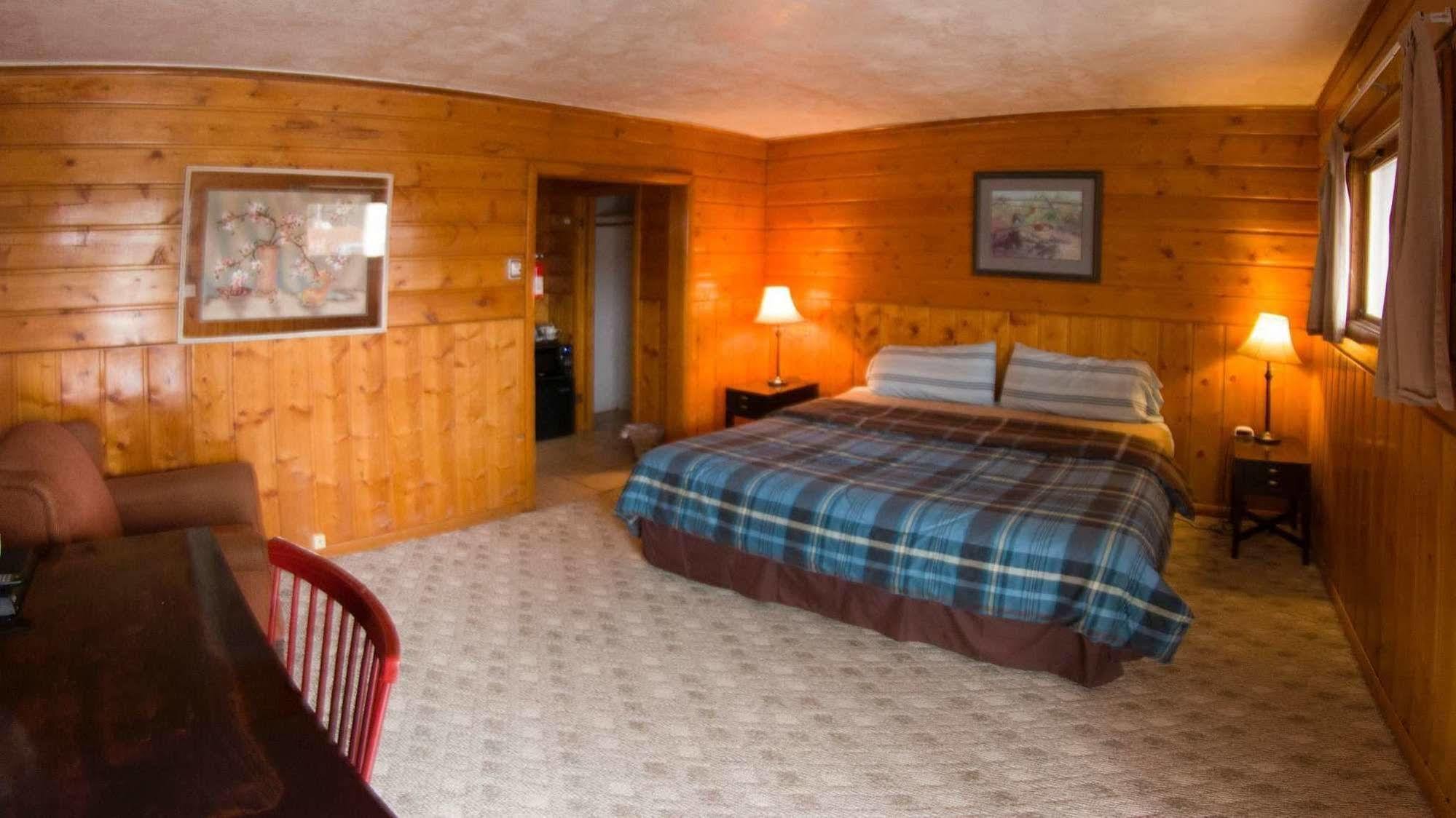 Yellowstone Holiday Motel Запад Йеллоустон Экстерьер фото