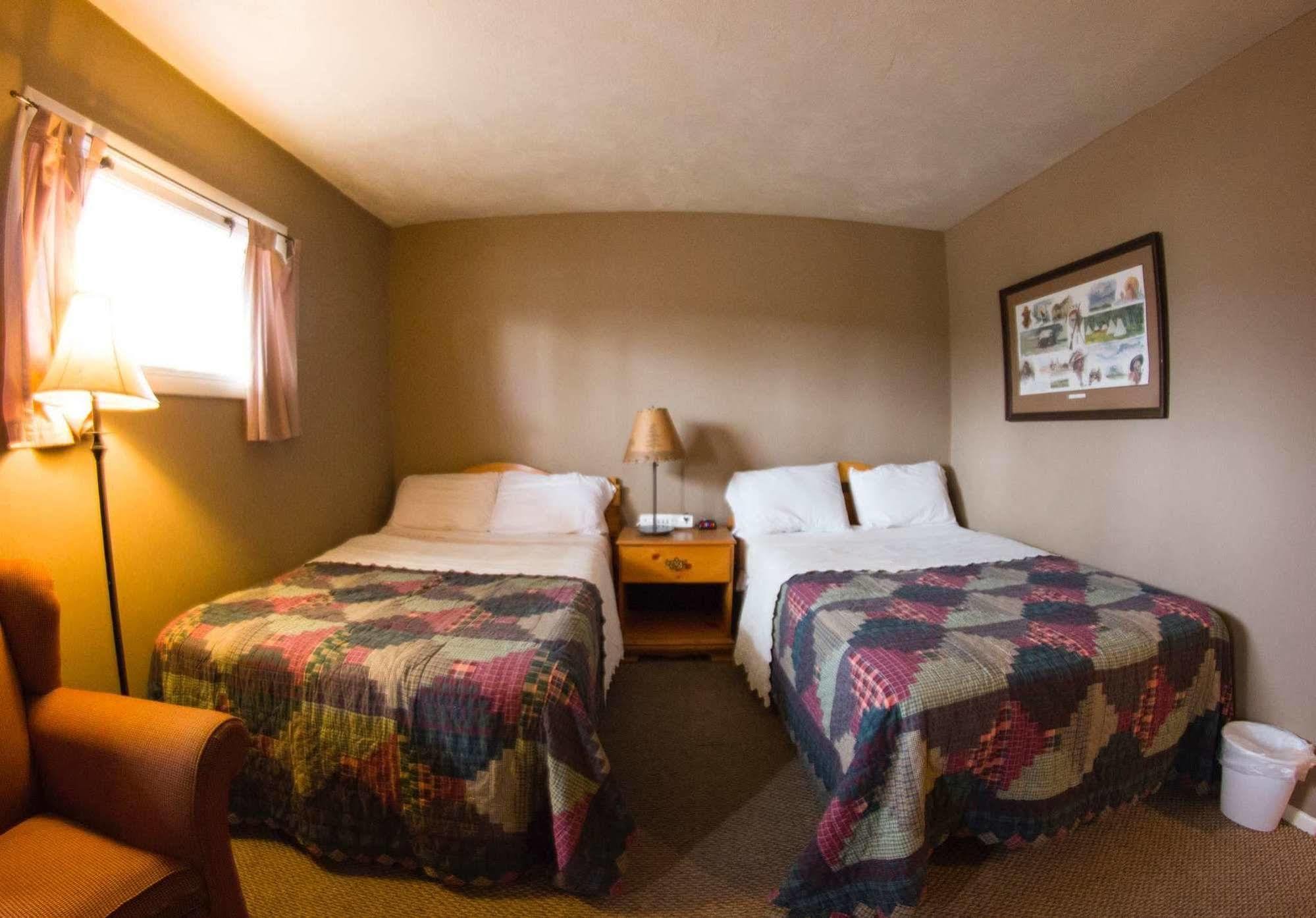 Yellowstone Holiday Motel Запад Йеллоустон Экстерьер фото