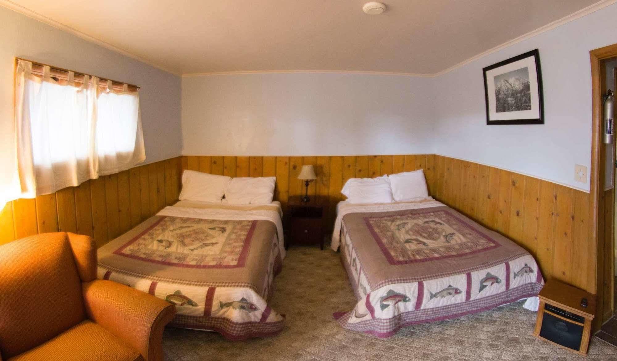 Yellowstone Holiday Motel Запад Йеллоустон Экстерьер фото